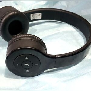 Bluetooth  rechargeable black headphones